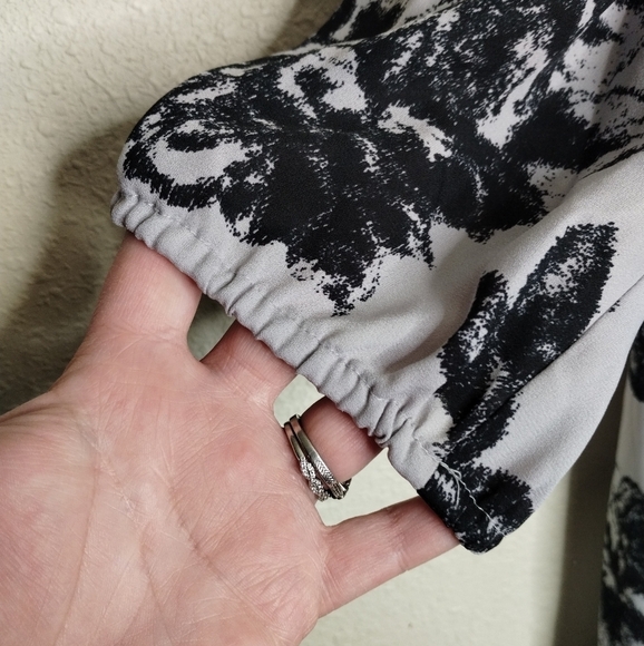 Maurices Floral Print Blouse Size  XXL - Picture 2 of 6